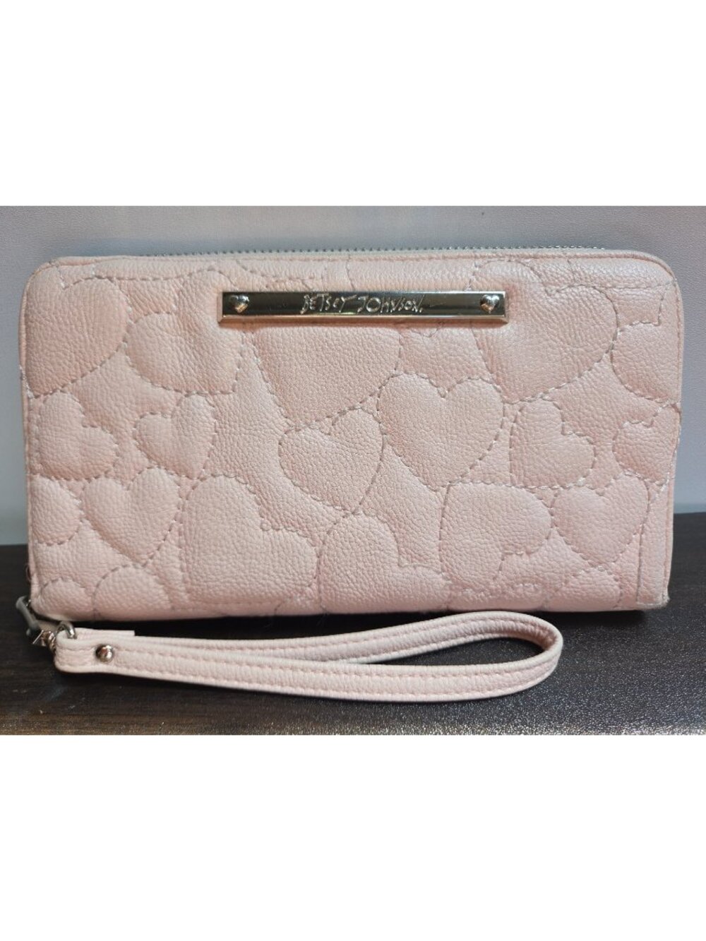 Betsey Johnson Zip Around Wallet/Wristlet Stitch Hearts 💕 MBJ1000X PINK CUTE!!!